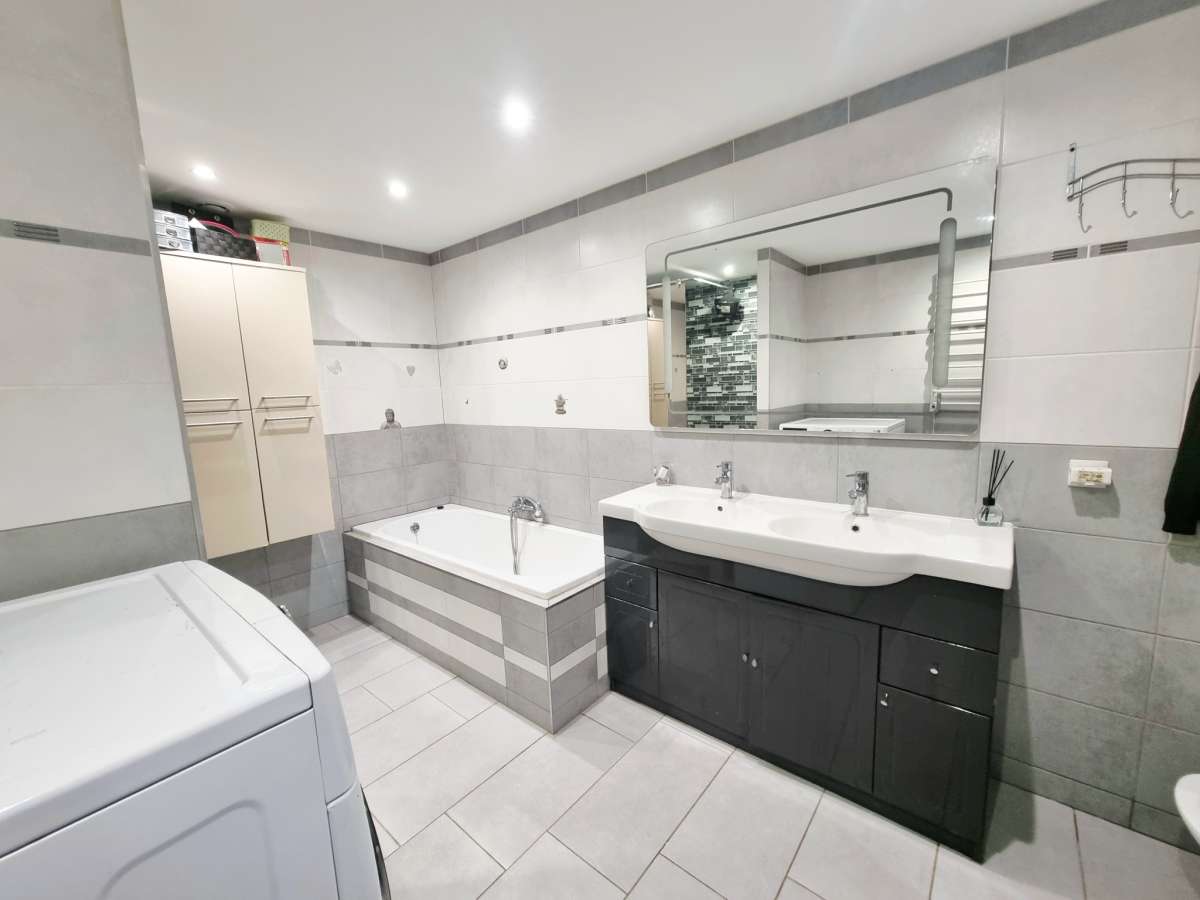 Maison 160 m2 avec dépendance, piscine et jardin - à la campagne