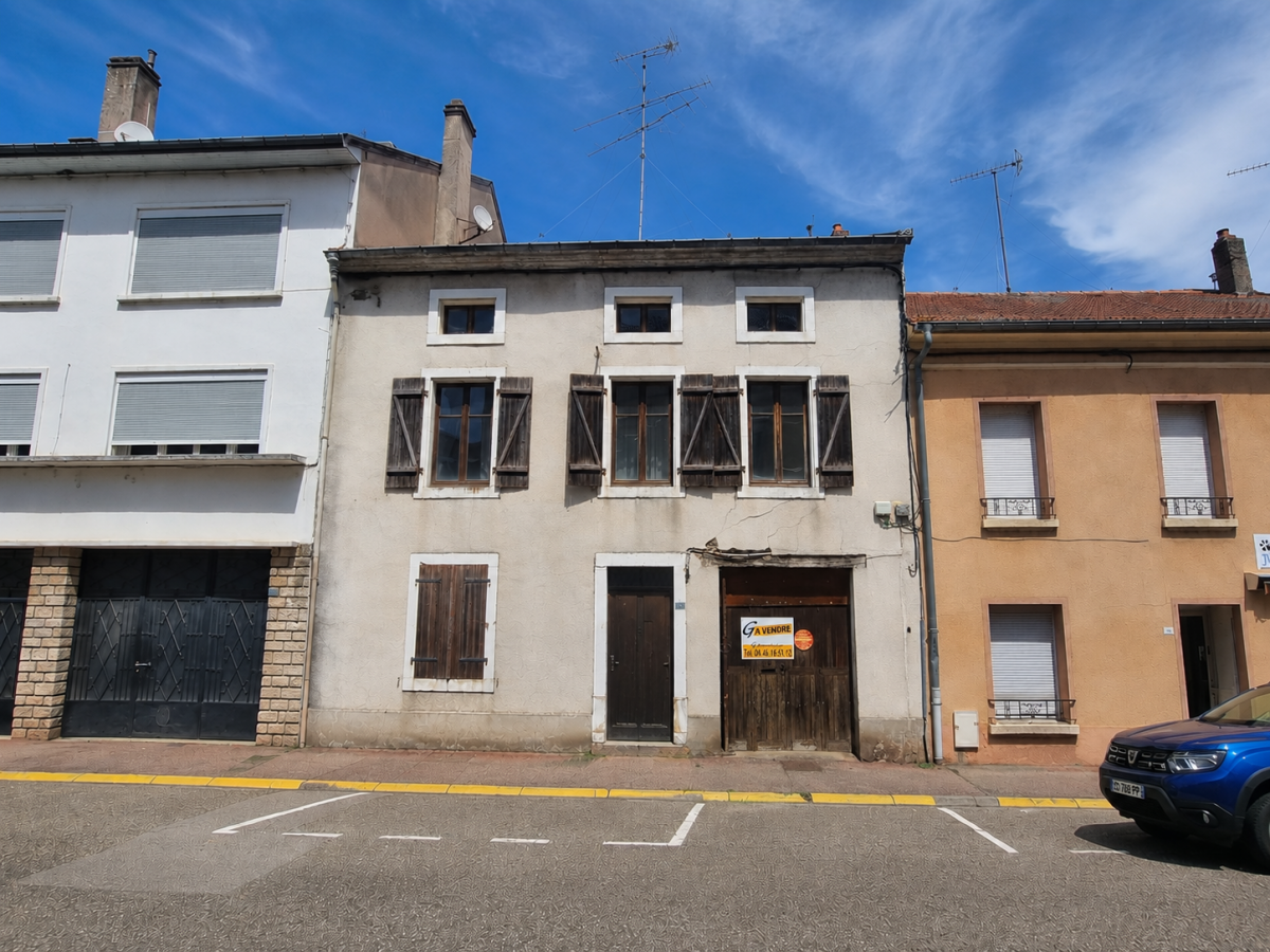 Maison mitoyenne 162 m2   Fort potentiel après travaux