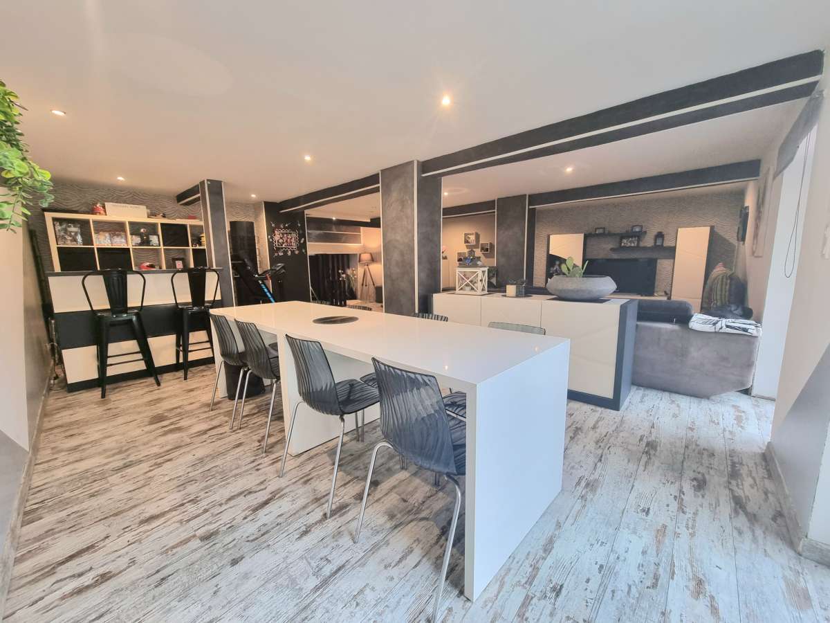 Maison mitoyenne 200 m2, 3 chambres & Terrasse