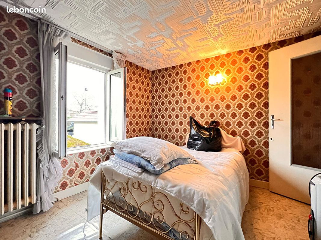 MAISON INDIVIDUELLE sur terrain 900 m2 clos