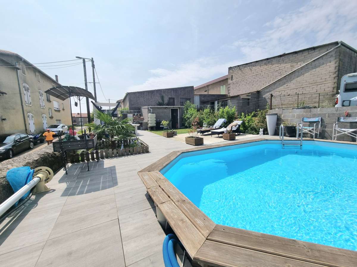Maison 160 m2 avec dépendance, piscine et jardin - à la campagne