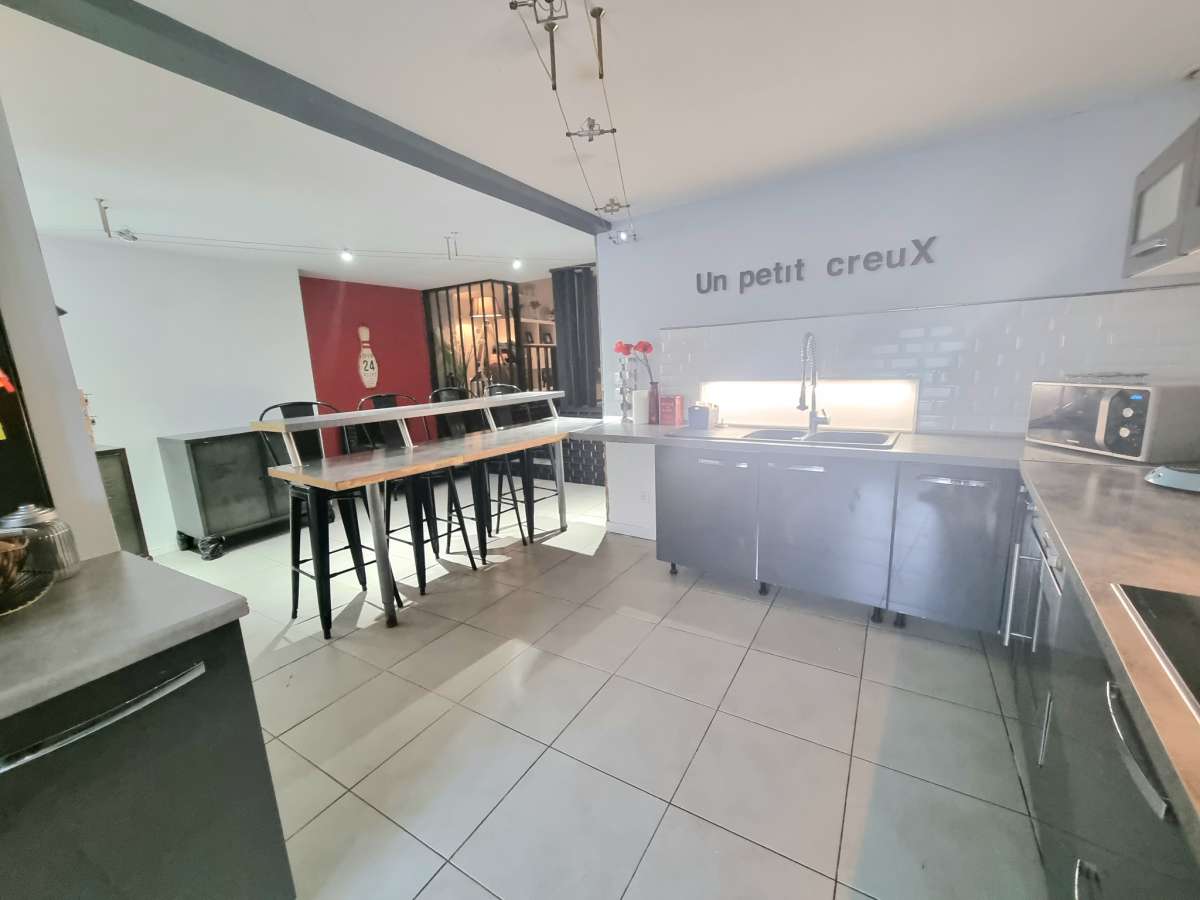 Maison mitoyenne 200 m2, 3 chambres & Terrasse