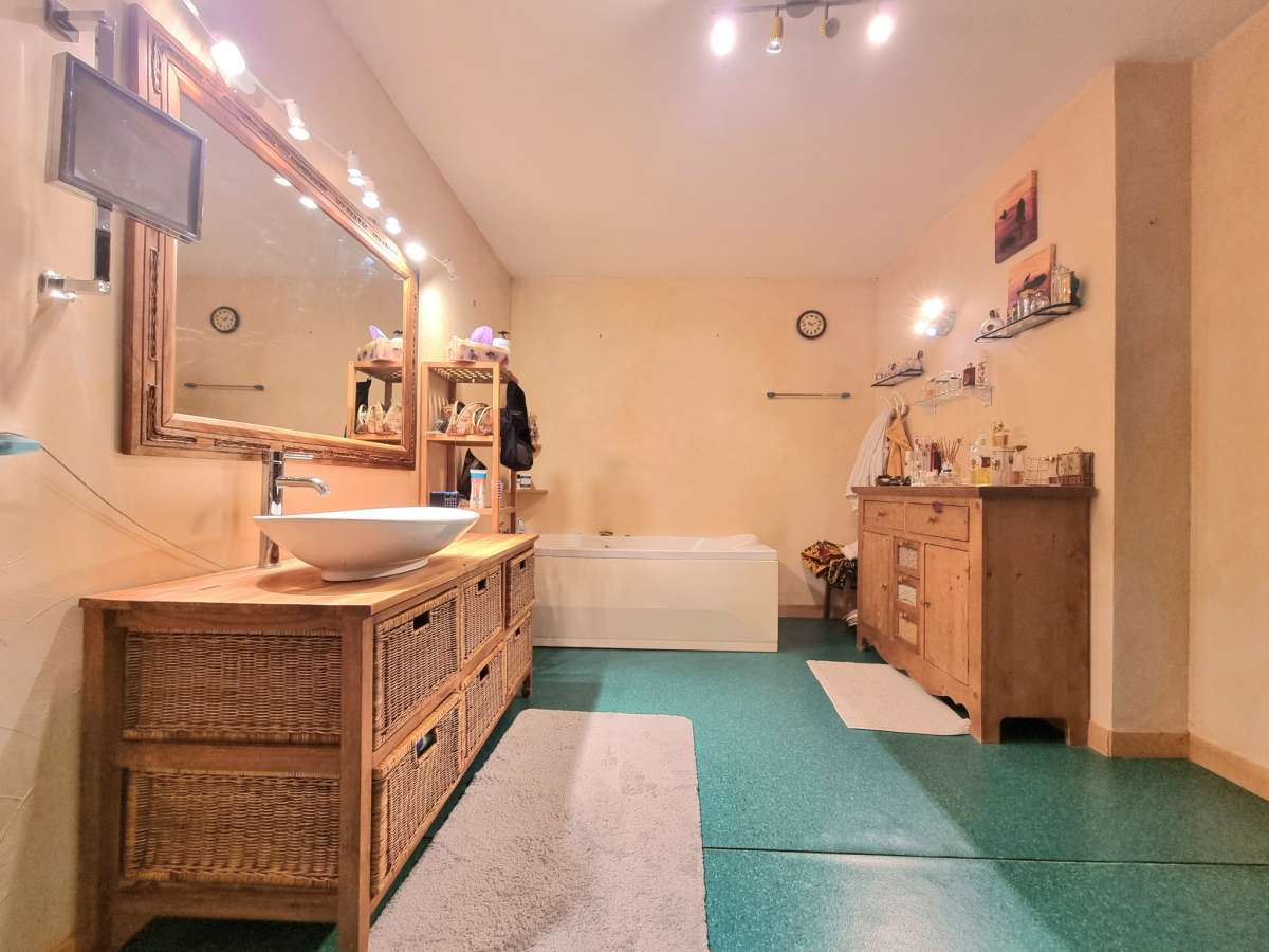 Maison 275 m2 Beaux volumes Domjevin