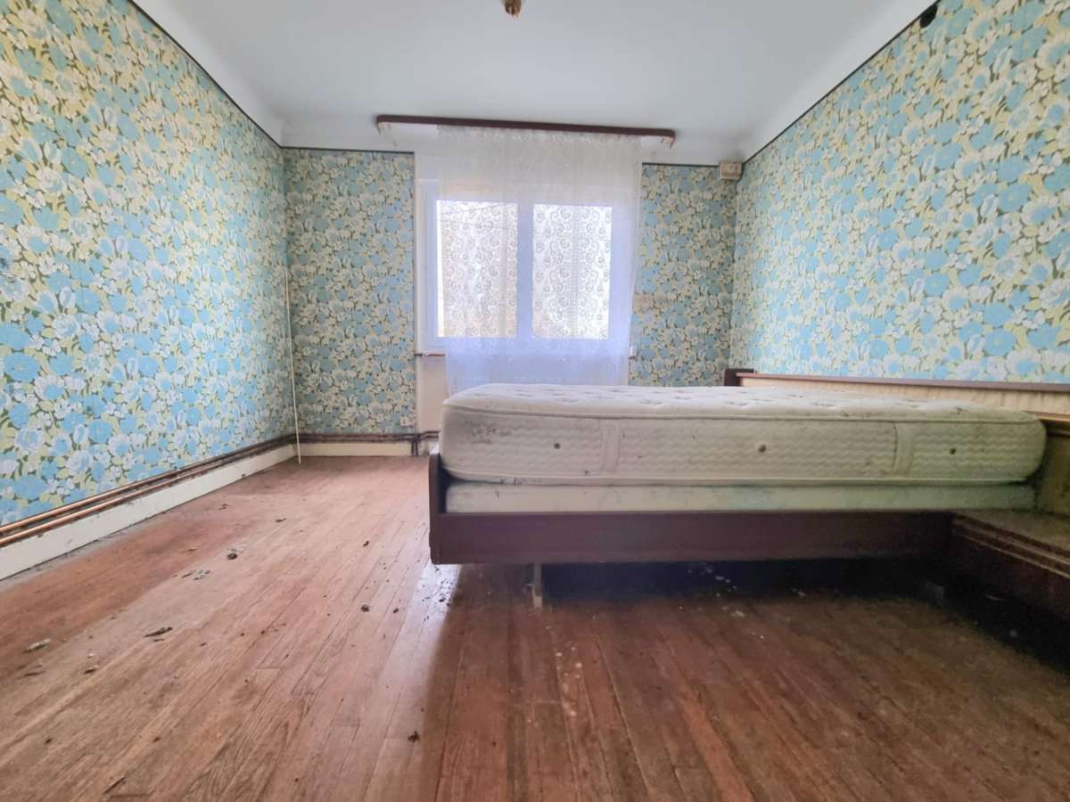 Maison mitoyenne 180 m2 avec grange et jardin   Terrain 714 m