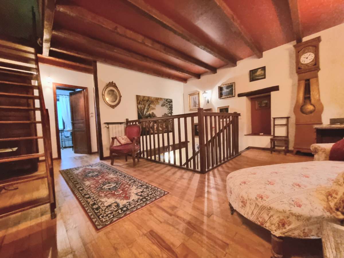 Maison 100 m2 avec local commercial & appartement