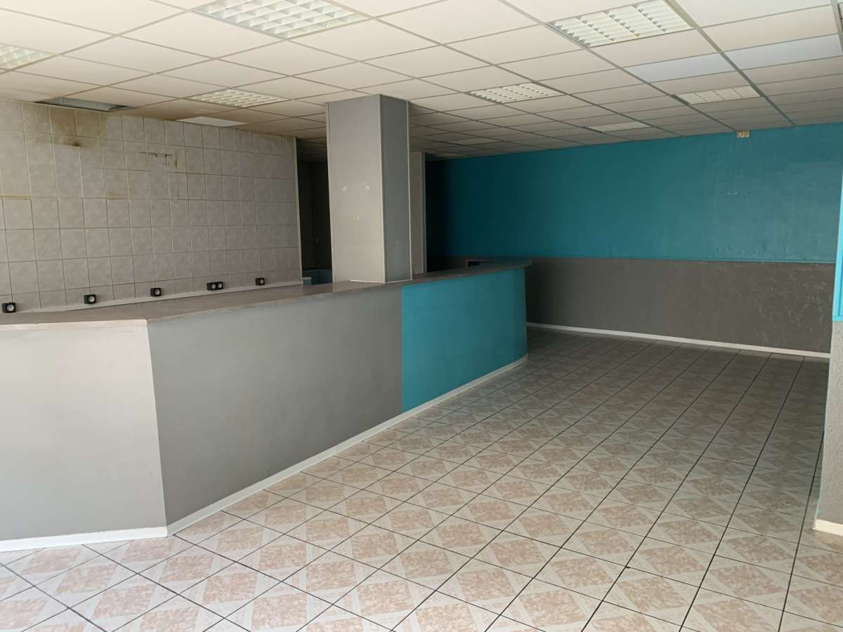 LOCAL COMMERCIAL et/ou BUREAUX