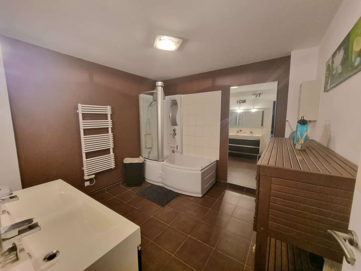 Maison mitoyenne 200 m2, 3 chambres & Terrasse