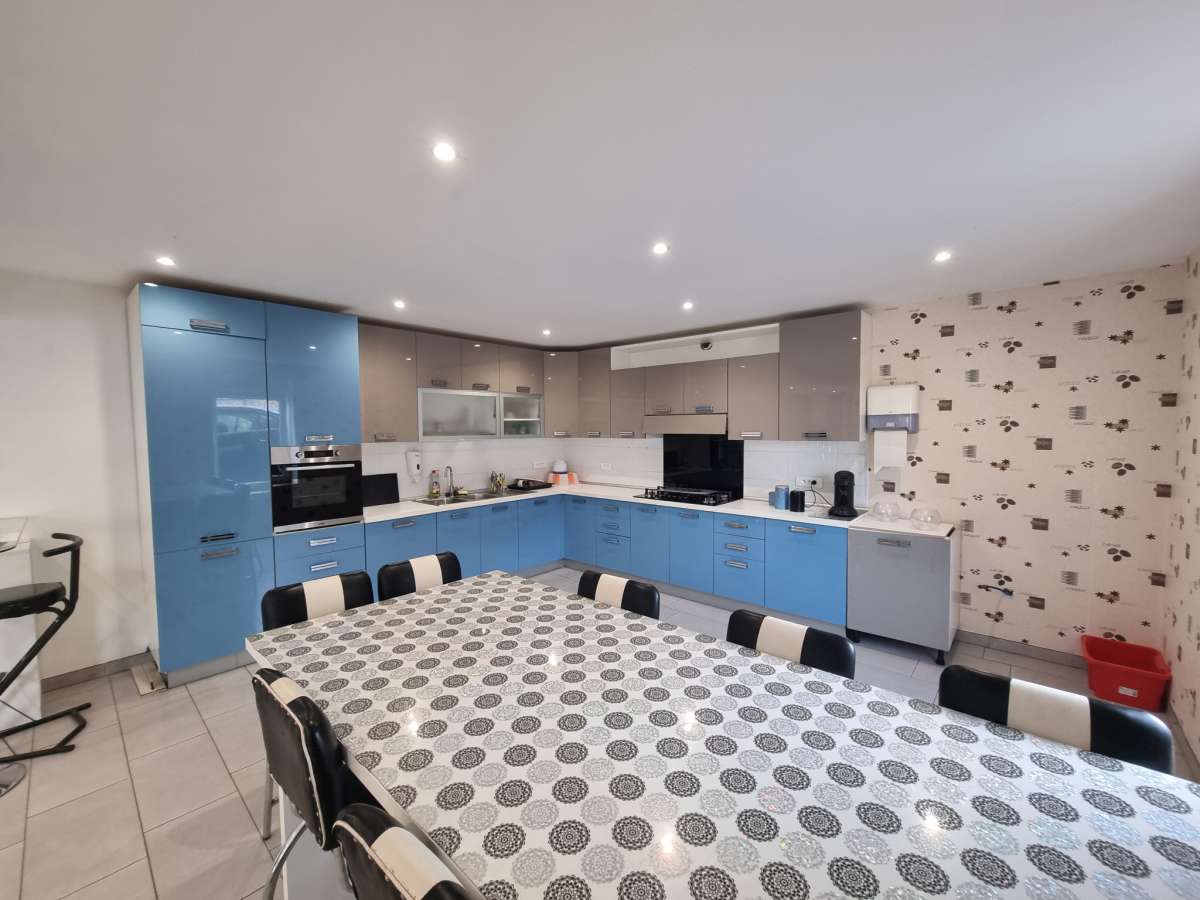 Maison 160 m2 avec dépendance, piscine et jardin - à la campagne