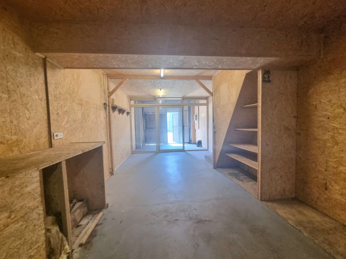 Maison mitoyenne 97 m2 avec grange, cour et jardin Terrain 863 m2